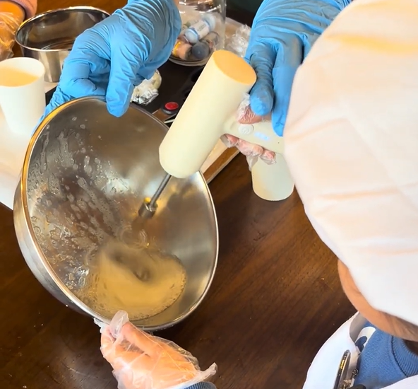 家族で作るクリスマスケーキはいつもとはちょっと違った特別感。