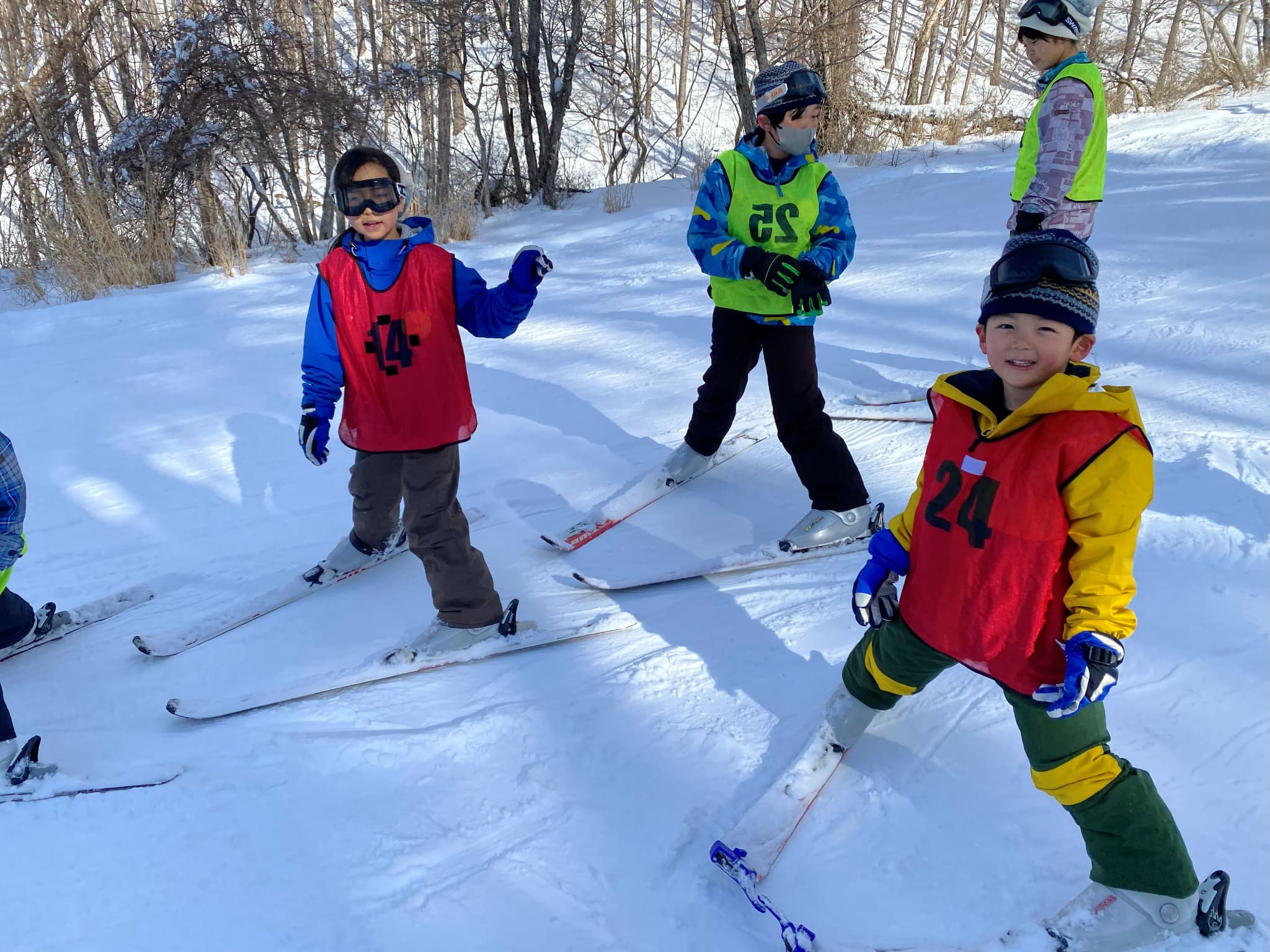 「八ヶ岳ブルー」と呼ばれる青空の下キッズスキー体験！